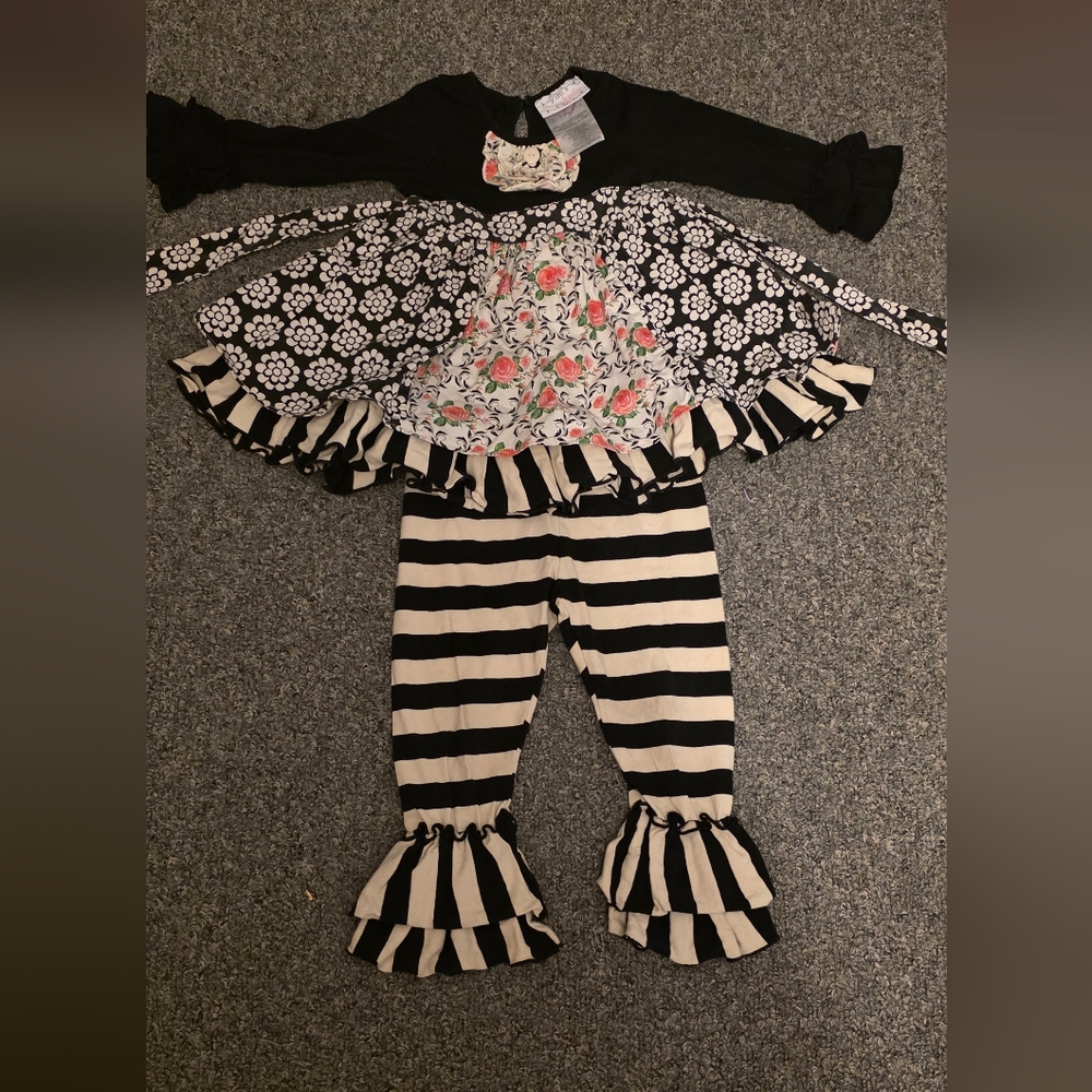 Black & White Floral Ruffle Girls Set